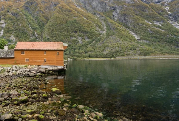 Houten huis in Eidfjord Noorwegen — Stockfoto