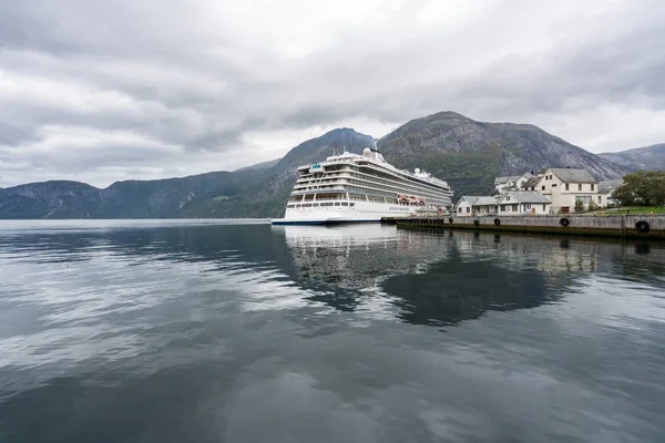 Viking Star cruiseschip aangemeerd in Eidfjord Noorwegen — Stockfoto