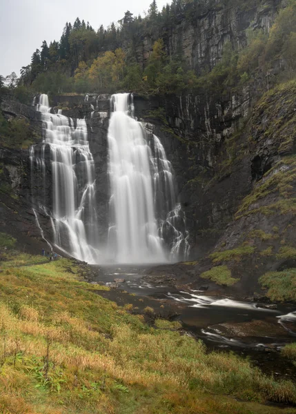 Skjervsfossen vodopád u Granvin a Voss v Norsku — Stock fotografie