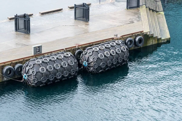 Reifen gefüllte Stoßstangen in stavanger — Stockfoto