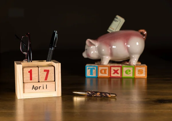 Налоговый день на 2017 год возвращается 17 апреля 2018 года — стоковое фото