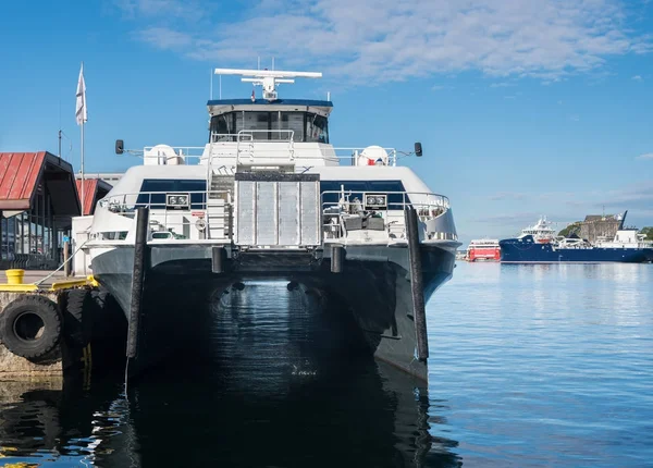 Norled passagiersveerboot in de haven van Bergen — Stockfoto