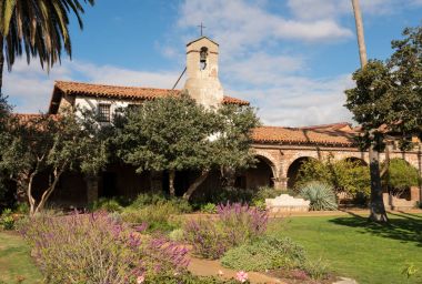 Bahçe ve havuza San Juan Capistrano görev