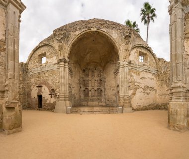 Eski San Juan Capistrano misyonu kilise kalıntıları