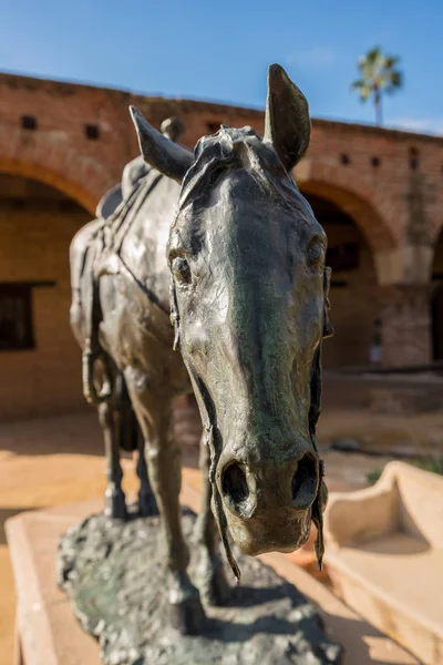 A mission San Juan Capistrano Portola lovas szobor — Stock Fotó