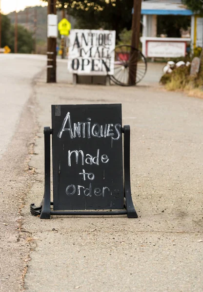 Humorous sign for Antique mall in California — Stock Photo, Image