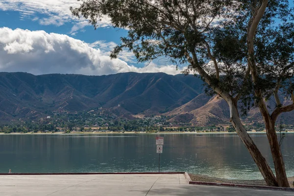 Vista à beira-mar do Lago Elsinore na Califórnia — Fotografia de Stock