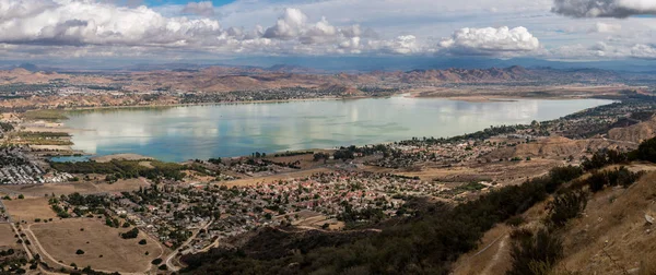 Panorama z Lake Elsinore v Kalifornii — Stock fotografie