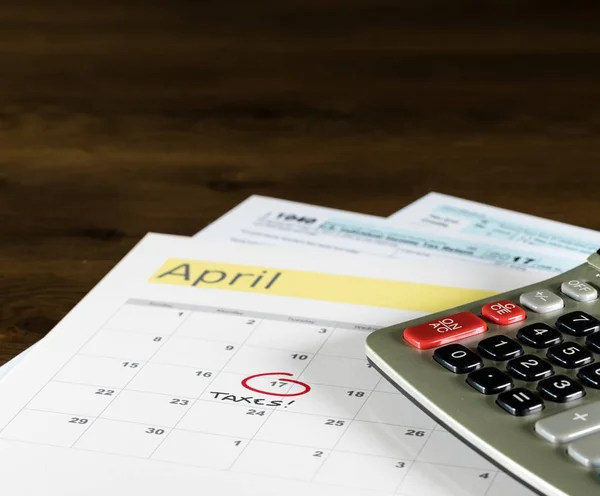 Dzień podatek zwraca 2017 jest 17 kwietnia 2018 r. — Zdjęcie stockowe