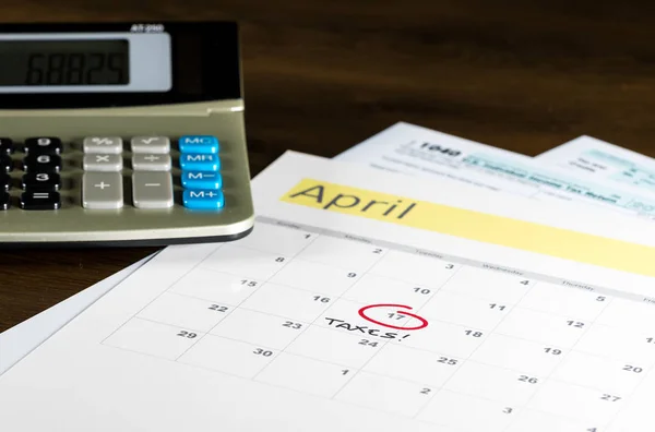 Den daňové pro 2017 výnosy je 17 dubna 2018 — Stock fotografie