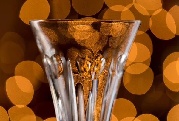Flauta de champanhe de cristal contra luzes de árvore de Natal — Fotografia de Stock