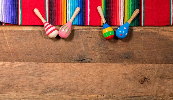 Fondo Cinco de Mayo sobre tablas de madera — Foto de Stock