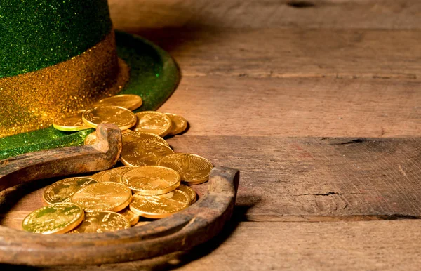 Pile of gold coins from green hat St Patricks Day — Stock Photo, Image