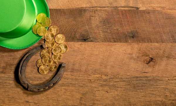 Pile of gold coins from green hat St Patricks Day — Stock Photo, Image