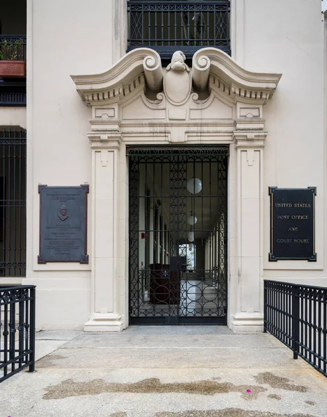 Nekünk a posta és bíróság ház bejáratának a San Juan — Stock Fotó