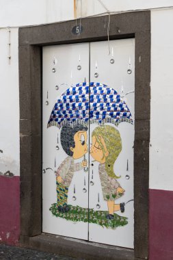 Camara de Lobos, Madiera sokakta teneke kutu