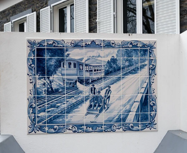 Carro do Monte tradicional passeio de trenó cesta em azulejos — Fotografia de Stock