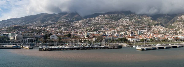 Panorama de Funchal en Madiera al final de la tarde — Foto de Stock