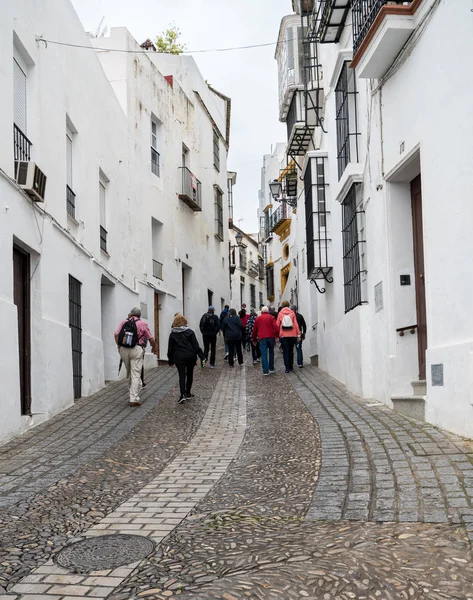 Toeristen in Arcos de la Frontera in de buurt van Cadiz Spanje — Stockfoto