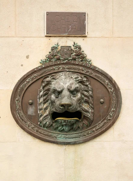 Löwe-Briefkasten in cadiz, Südspanien — Stockfoto