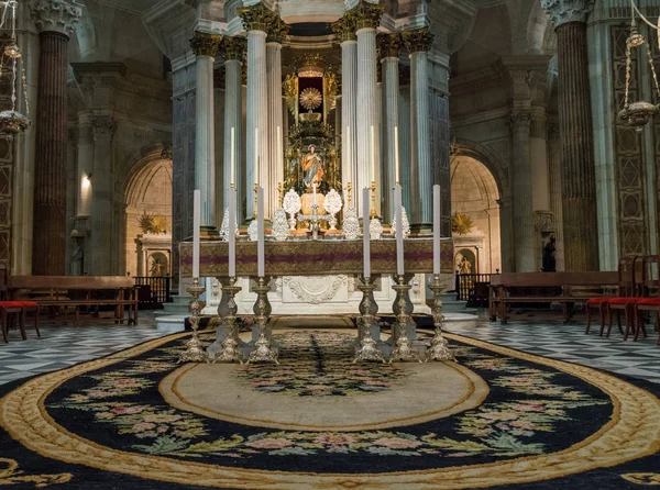 Altaret i domkyrkan av Cadiz, södra Spanien — Stockfoto