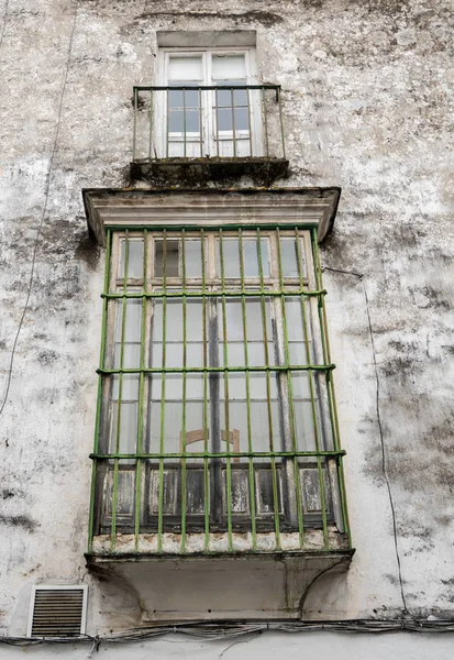Fenster in arcos de la frontera in der Nähe von cadiz spanien — Stockfoto