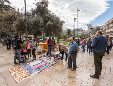 Sokak tüccarlar tarafından Valencia Katedrali