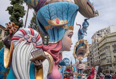 Valencia'da Fallas Festivali için oluşturulan karmaşık heykeller