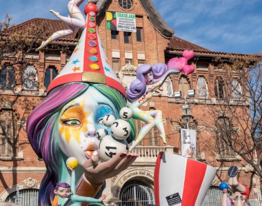Valencia'da Fallas Festivali için oluşturulan karmaşık heykeller