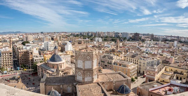 Vista general de la ciudad desde la torre de la catedral en Valencia — Foto de Stock