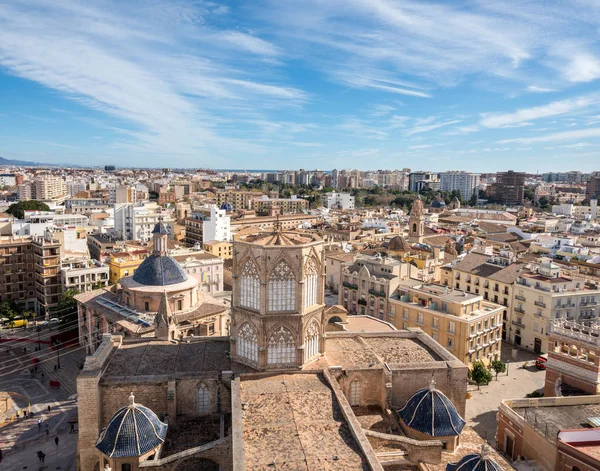 Vista general de la ciudad desde la torre de la catedral en Valencia — Foto de Stock