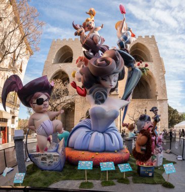 Valencia'da Fallas Festivali için oluşturulan karmaşık heykeller