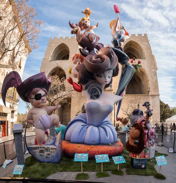 Komplexe Statuen, die für das fallas festival in valencia geschaffen wurden — Stockfoto