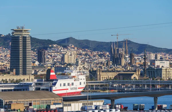 Stadtbild von Barcelona vom Hafen aus — Stockfoto