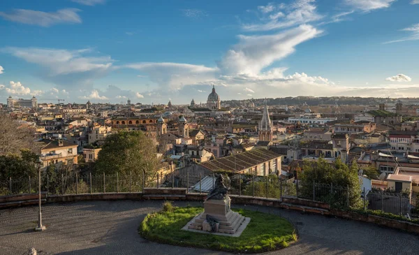 Skyline van de stad Rome, Italië — Stockfoto