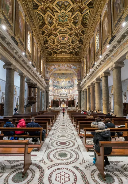 Interiér baziliky Panny Marie v Trastevere — Stock fotografie