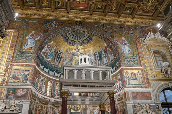 Интерьер базилики Святой Марии в Трастевере — стоковое фото