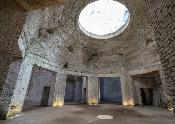 Återstår av kupol inuti Domus Aurea i Rom — Stockfoto