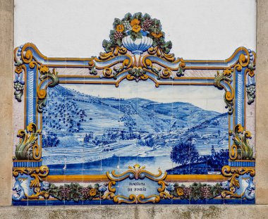 Pinhao istasyonundaki seramik fayanslar 1937 yılında Portekiz 'in Aveiro şehrinde yapıldı.