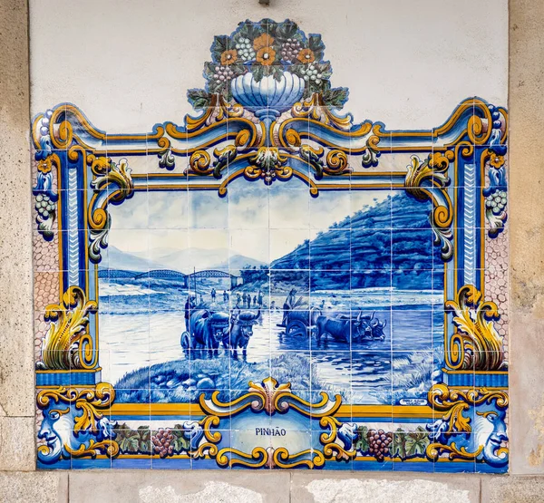 Ceramic tiles at Pinhao station were made in Aveiro, Portugal, in 1937 — Stock Photo, Image
