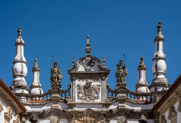 Szczegóły głównego wejścia rzeźby Pałacu Mateusza w północnej Portugalii — Zdjęcie stockowe