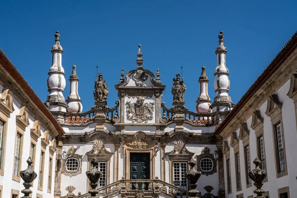 Detalj av huvudentrén ristningar av Mateus Palace i norra Portugal — Stockfoto