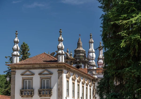 葡萄牙北部Mateus宫屋顶雕刻的细节 — 图库照片