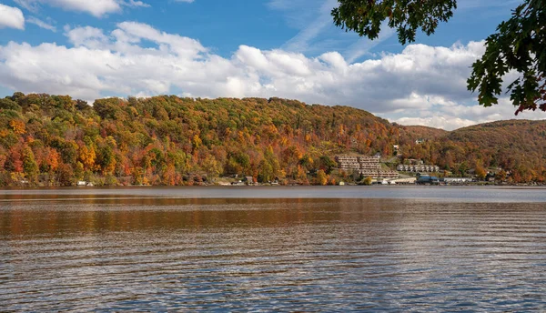 Höst färger på Cheat Lake i Morgantown West Virginia — Stockfoto