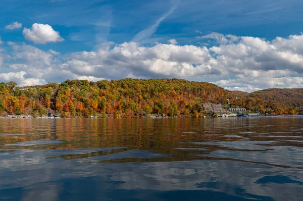 Podzimní barvy na Cheat Lake v Morgantown West Virginia — Stock fotografie