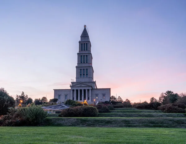 Zachód słońca w George Washington Masonic National Memorial w Aleksandrii — Zdjęcie stockowe