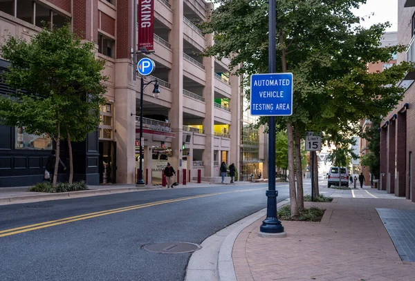 Street sign in National Harbor warning of automated vehicle tests — Stock Photo, Image