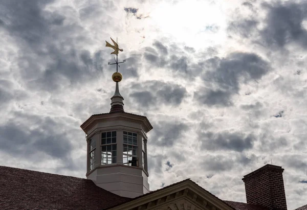 Detail van uitkijkvenster en windvaan op Mt Vernon Virginia — Stockfoto