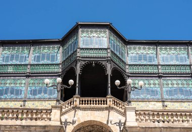Salamanca 'daki Art Nouveau ve Art Deco Müzesi' nin dışında.