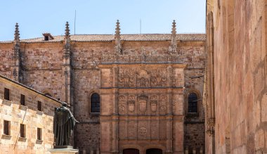 İspanya 'daki Salamanca Üniversitesi' nin antik Plateresk cephesi